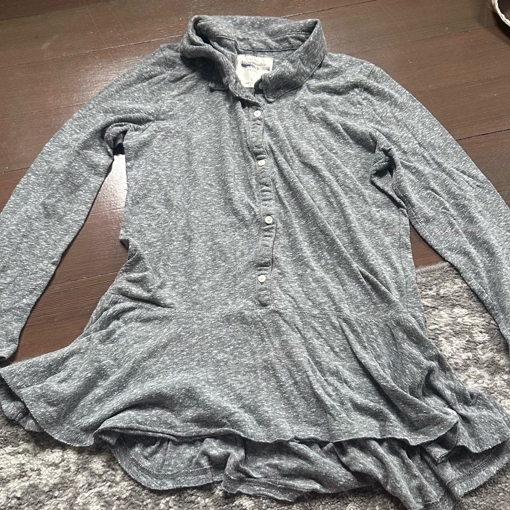 Abercrombie & Fitch Heather Gray Button-Up Shirt